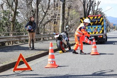 写真：ロードサービス（二輪車救援画像）