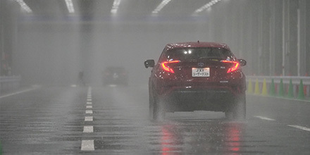 JAFユーザーテスト（資料編）「豪雨のとき、前方の車や歩行者はどう見える？」