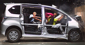 後席シートベルト非着用時の危険性