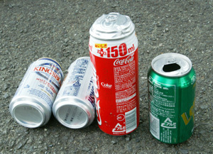 写真：変形、破裂した缶入り炭酸飲料