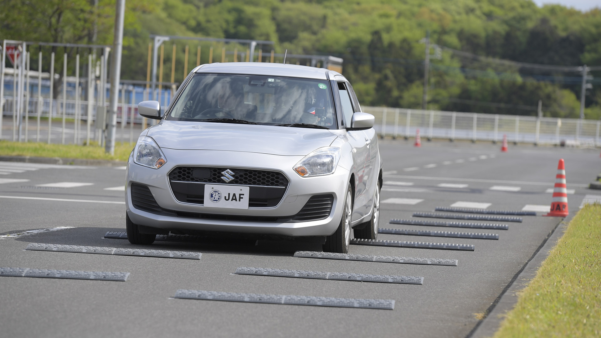 交通場面の一例（⑤波状路）