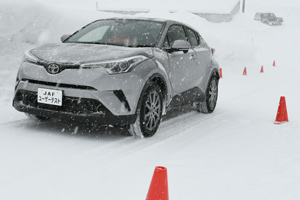 4WD なら雪道でも安心？2WD と登坂・ブレーキ性能を比較