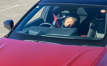 体調急変を検知してクルマを停止