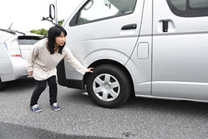 見た目や運転で分かる？タイヤの空気圧低下