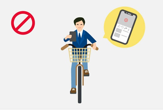 スマホを見ながら自転車に乗る男子