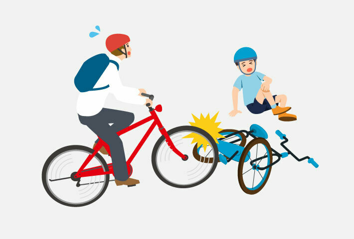 子供の自転車と衝突する自転車に乗った男子