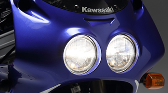 バイクの音を楽しむ『名車図鑑』8：Kawasaki ZXR250 | JAF