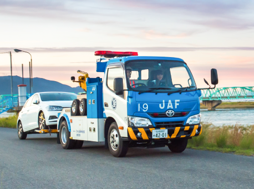 故障車をけん引・搬送作業イメージ