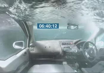 360度動画でVR体験！水没車両からの脱出【疑似体験版】