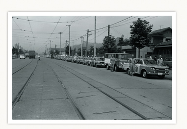 神奈川支部の統一ロードサービスの開始パレード（1965年7月）