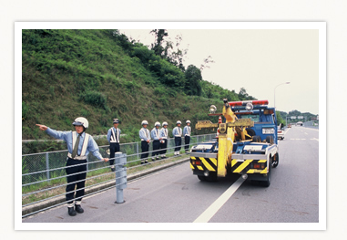 高速道路安全対策訓練（中国本部、2001年7月）