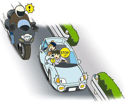 同乗者の開けたドアにバイクが接触 ドライバーの責任は Jaf