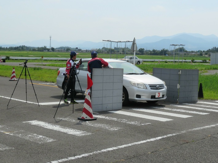 R8.6.6 DSシニア募集（通しの悪い交差点の通過方法の様子）