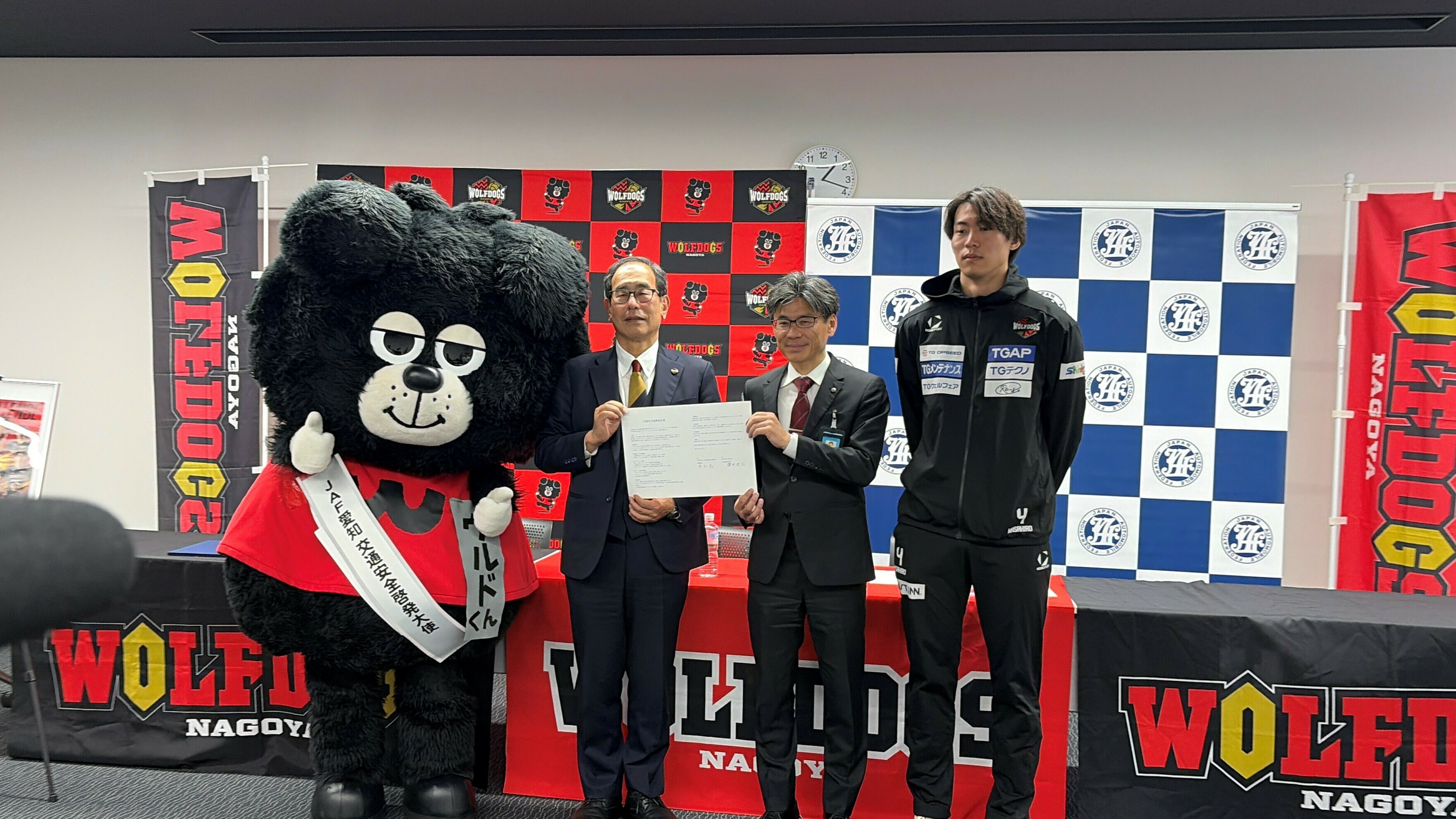 男子プロバレーボールチーム「ウルフドッグス名古屋」と交通安全