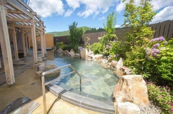 露天岩風呂(しだれ桜の湯)