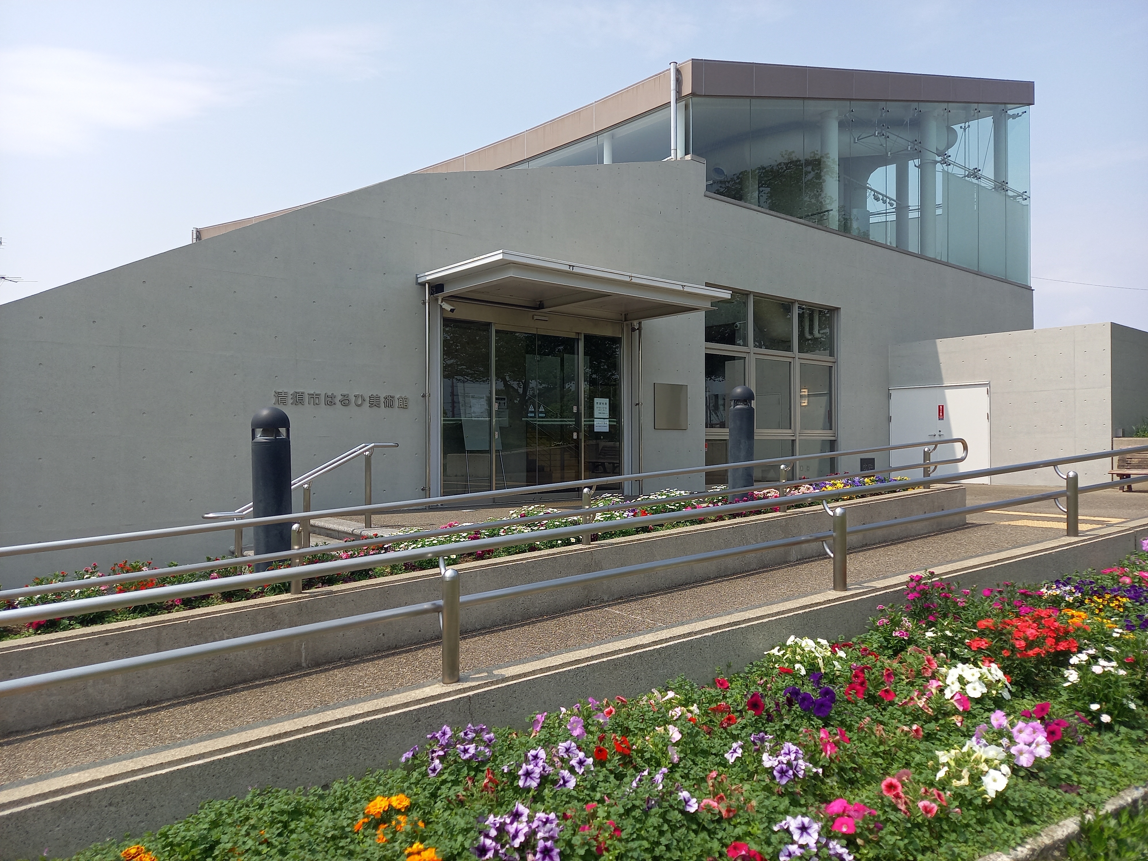 清須市はるひ美術館 外観