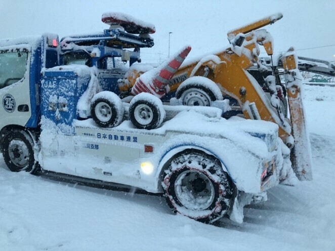 ロードサービス隊の広島北基地紹介！広島も豪雪地帯？サービス隊員にはどんな人がいる？ | JAF