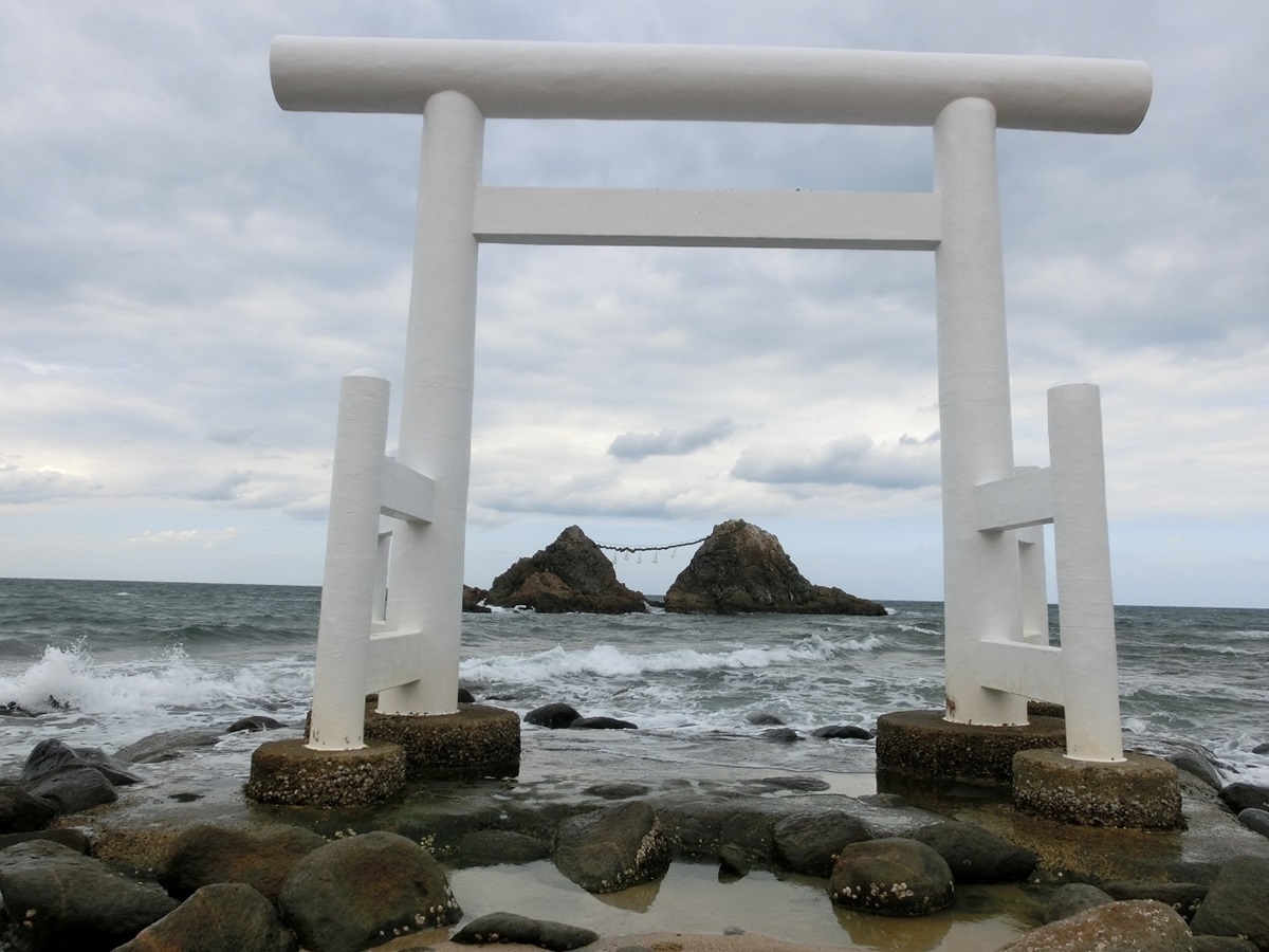 とるぱ福岡編 夫婦岩と純白の鳥居 二見ヶ浦駐車場 糸島市 Jaf